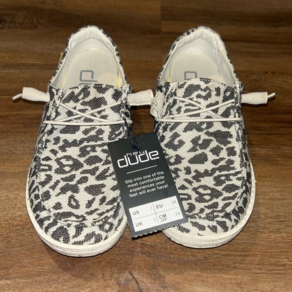Wendy hey dude cheetah grey size 7 brand new